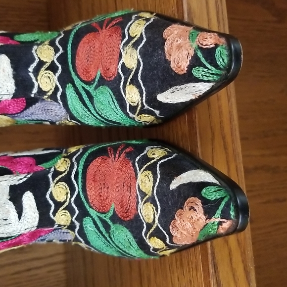 Boots - Picture 6 of 7